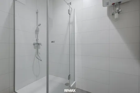 Bad mit Dusche EG