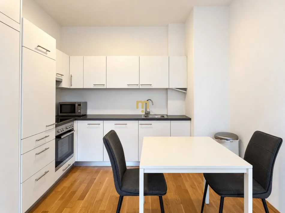 Direkt am Wasser: möblierte 2-Zimmer-Wohnung nahe UNO City & U1 Alte Donau/Kagran - Bild