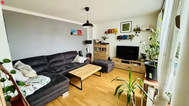 Charmante 2-Zi-DG-Wohnung mit Loggia, Garage & Sauna - Bild