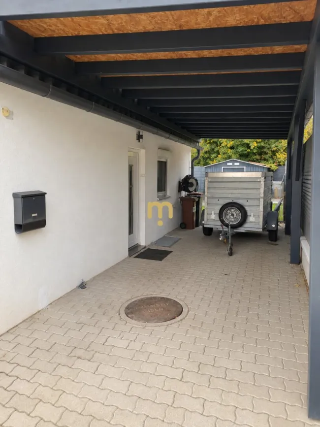 EIGENGRUND | gepflegtes Kleingartenhaus mit 5 Zimmern, Garten & Doppel-Carport in Stockerau - Bild