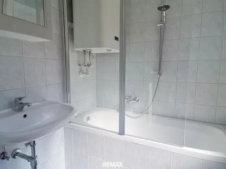 Badezimmer mit Fenster