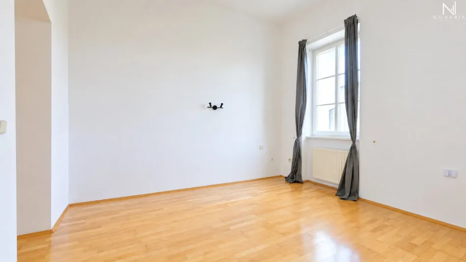 Charmante 2-Zimmer-Altbauwohnung in begehrter Lage von Baden - Titelbild
