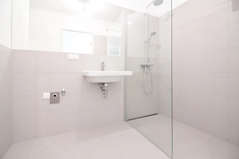 ALTE DONAU | LOGGIA | 1-Zimmer-Neubauwohnung | TOP Zustand mit moderner Einbauküche - Bild