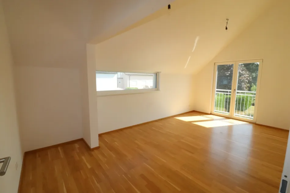 Neuwertige Doppelhaushälfte in Gänserndorf - 4 Zimmer, Keller, Garten, Terrasse, 2 Stellplätze! - Bild