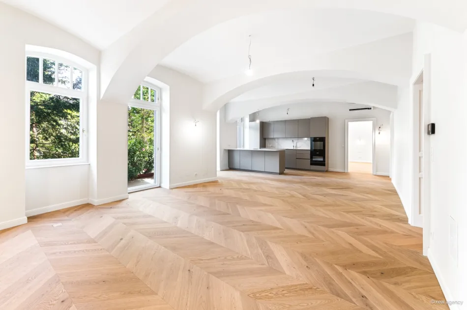 Familientram grosszügige Gartenwohnung mit Terrassen & Garagen in 1130 Wien - Titelbild