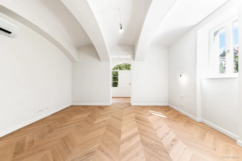 Familientram grosszügige Gartenwohnung mit Terrassen & Garagen in 1130 Wien - Bild