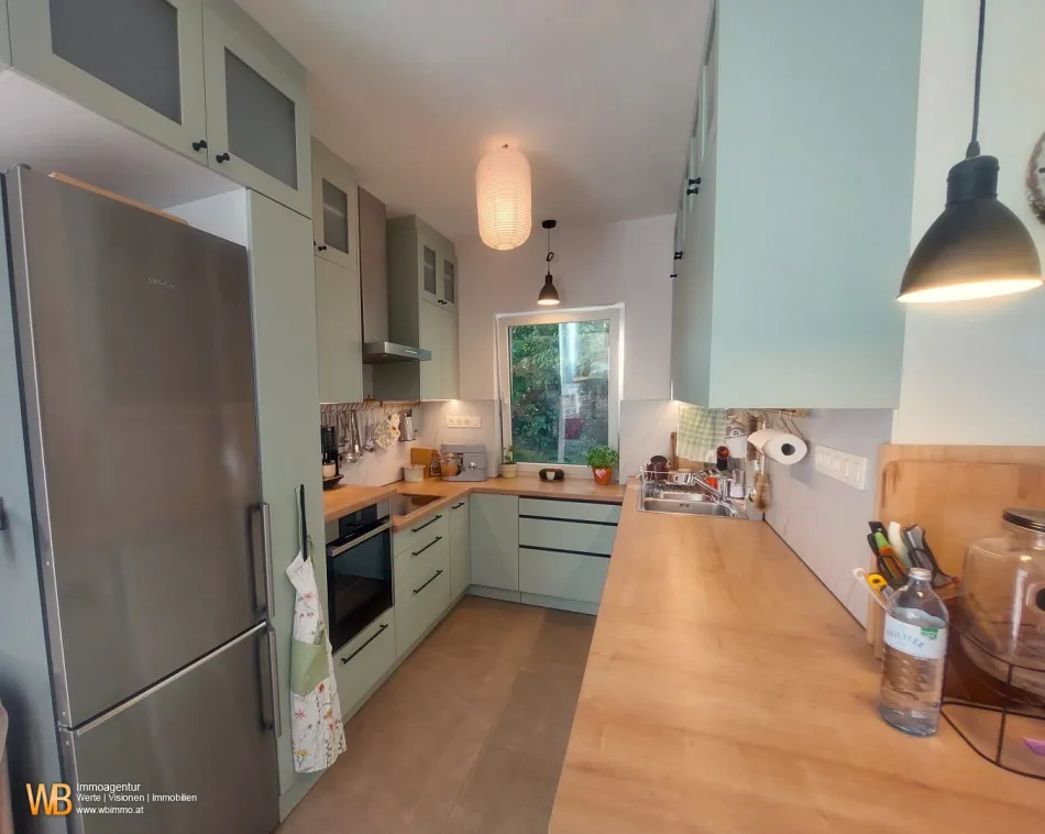 Smarter Neubau 2024 mit schönem Kräutergarten - Bild