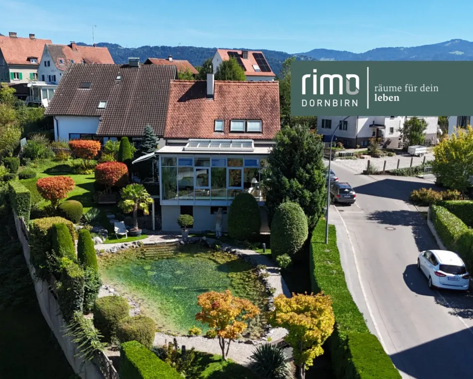 Ein Haus mit Charakter – Wohnen in Aussichtslage mit eigenem Schwimmteich - Titelbild