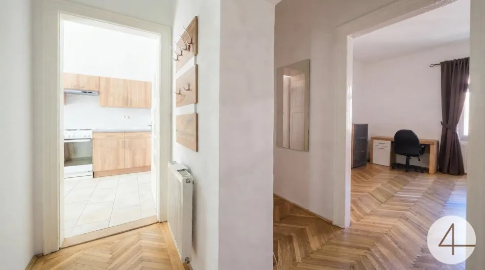 Kompakt, charmant, zentral: 2-Zimmer-Stilaltbau mit Balkon - Titelbild