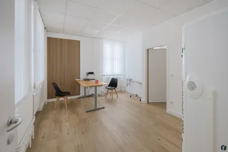 vorderes Eckzimmer
