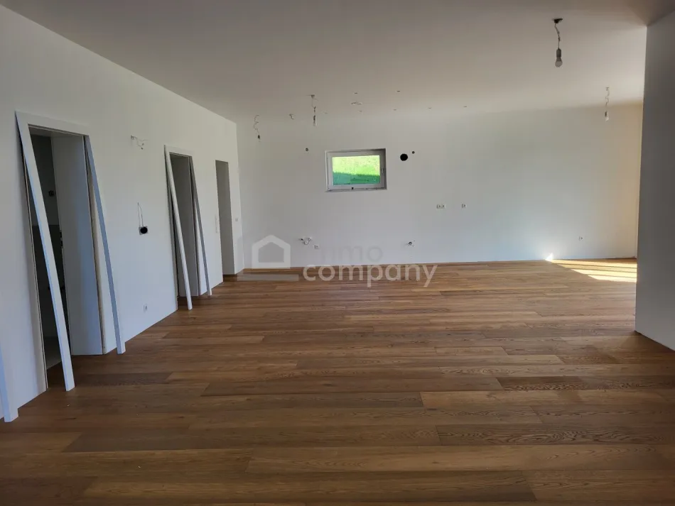 Exklusives Neubauhaus mit Altbaumbestand, Fernblick und großzügiger Terrasse - Bild