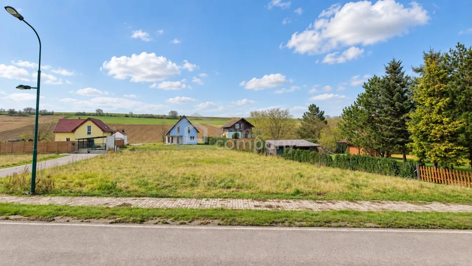 OHNE BAUZWANG: 928 m² Baugrund mit Teilungspotenzial in Poysbrunn - Titelbild