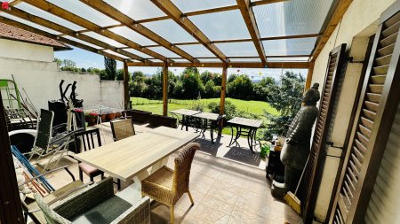 Riesige 10 Zimmer Doppelhaushälfte mit 400 m² Garten nahe Wien