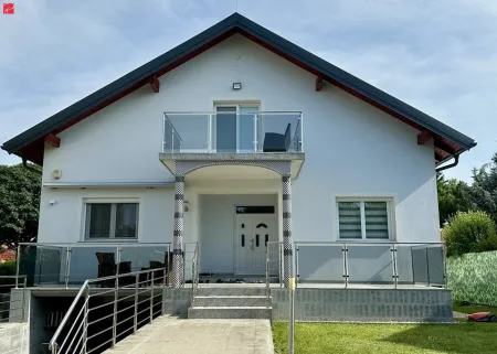 Großes, topausgestattetes Haus mit 8 Zimmer, 2 Terrassen, Garten, Pool- und Wellnessbereich
