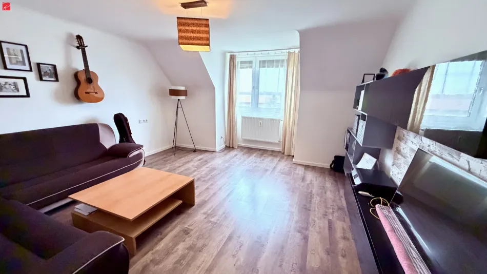 Neuwertige 3-Zimmer-Dachgeschosswohnung mit Gartenbenutzung - Bild