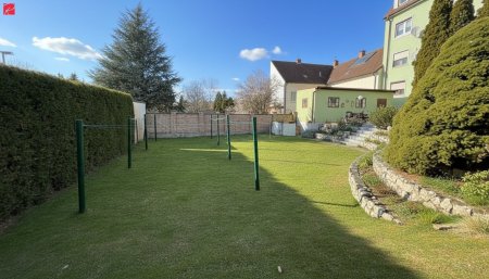 Neuwertige 3-Zimmer-Dachgeschosswohnung mit Gartenbenutzung