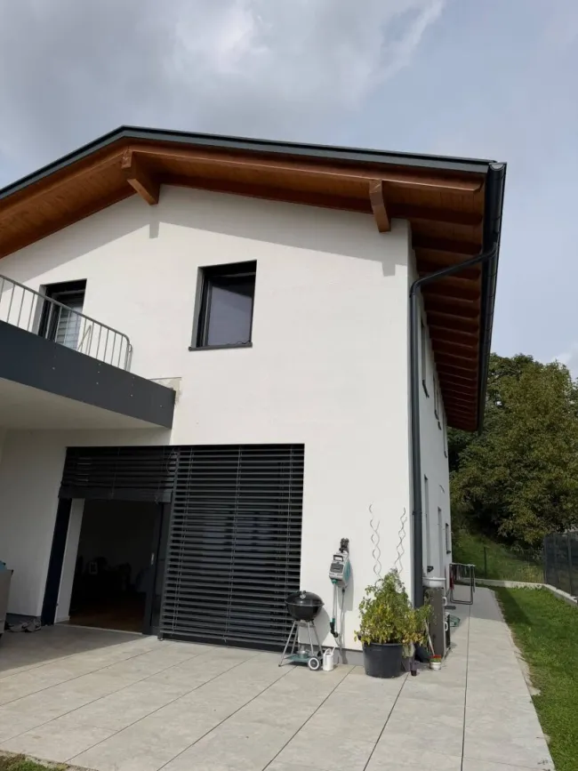 Großzügiges Einfamilienhaus mit Garage - Titelbild