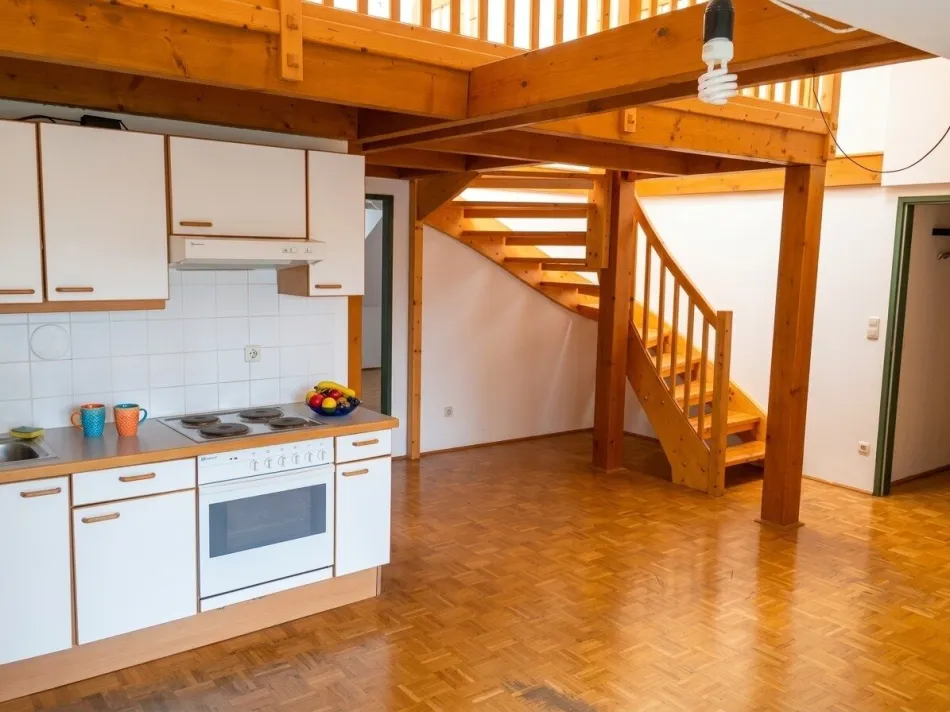 Helle 3-Zimmer-Galeriewohnung in Uni-Nähe - Titelbild