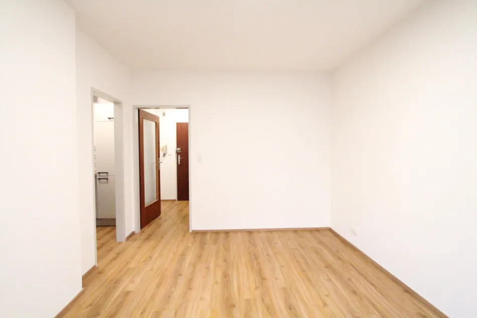 Kompakte Garçonnière mit Balkon | Nähe LKH & Aiglhof - Bild