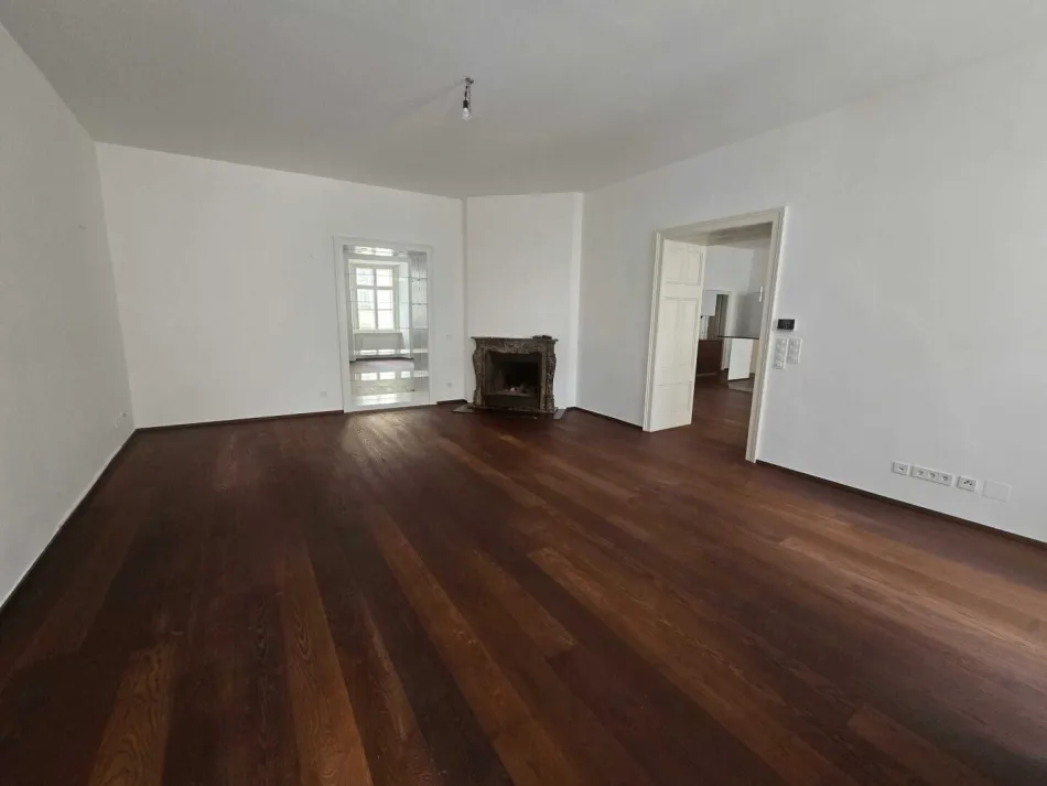 Büro - Ordination - Wohnen || Exklusive Etagenwohnung mit erlaubter gewerblicher Nutzung in absoluter Top-Lage - Titelbild