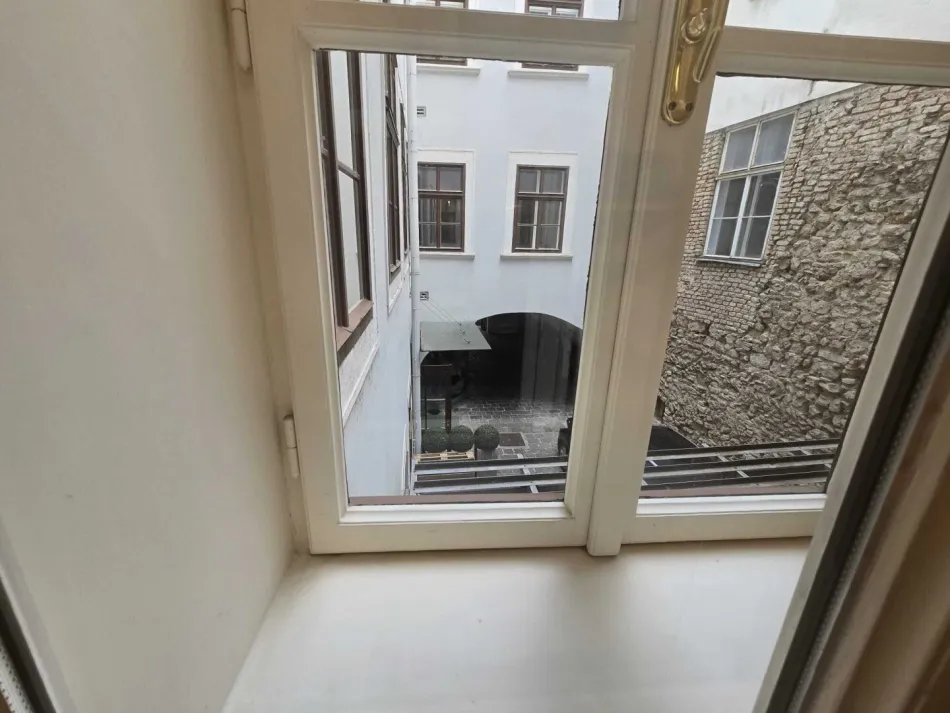 Büro - Ordination - Wohnen || Exklusive Etagenwohnung mit erlaubter gewerblicher Nutzung in absoluter Top-Lage - Bild