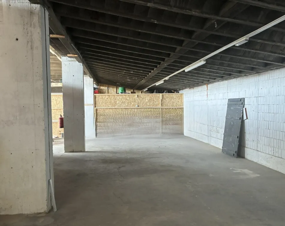 Lagerfläche ab 65 m² bis 270m² in Innsbruck/ Rossau, E-Ladestation, Top Lage, nur € 9,5/ m² zzgl. Mwst. - Bild