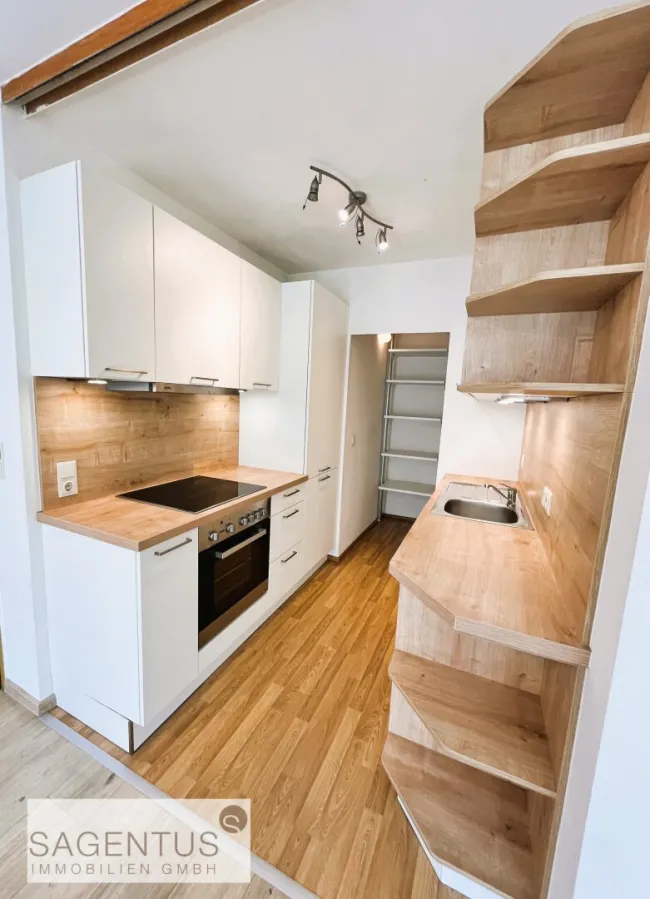 AB SOFORT: ZENTRAL gelegene helle 2-Zimmerwohnung mit Balkon zu mieten! - Titelbild