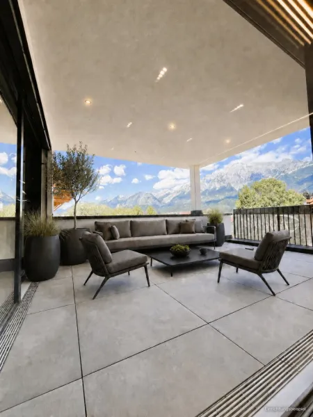 Terrasse 1 mit ca. 25m² (inkl. Einrichtungsbeispiel)