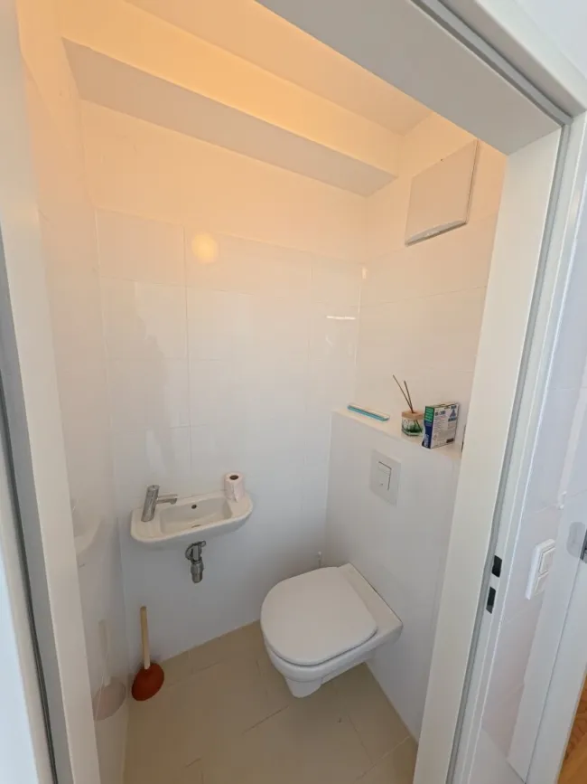Gepflegte Dachgeschosswohnung mit schöner Terrasse & Grünblick - Bild