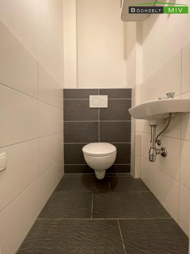 separates WC