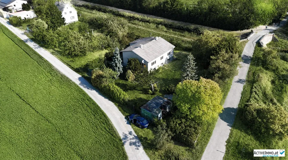 Einfamilienhaus, beinahe Alleinlage, mit großem Grundstück in Grün- und Ruhelage - Titelbild