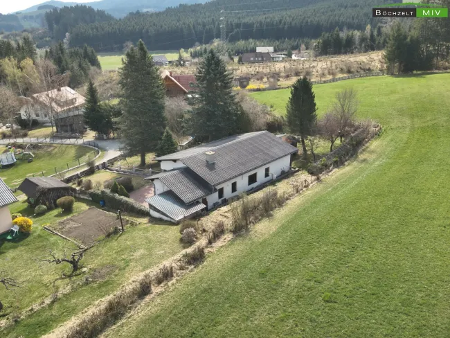 Bungalow in begehrter Aussichtslage mit Blick über +++ Weißkirchen +++ - Bild