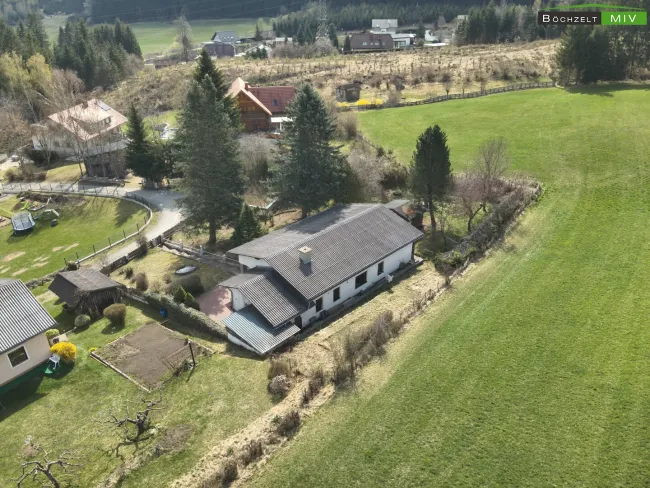 Bungalow in begehrter Aussichtslage mit Blick über +++ Weißkirchen +++ - Bild