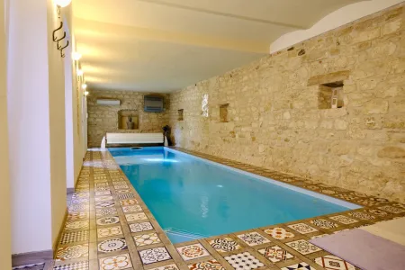Indoor-Pool