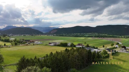 eine wunderschöne Aussicht auf die Landschaft rundherum