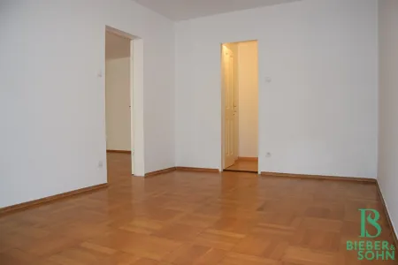 Zimmer 1/Blick Garderobe