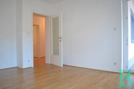 Zimmer 3/Blick Vorraum