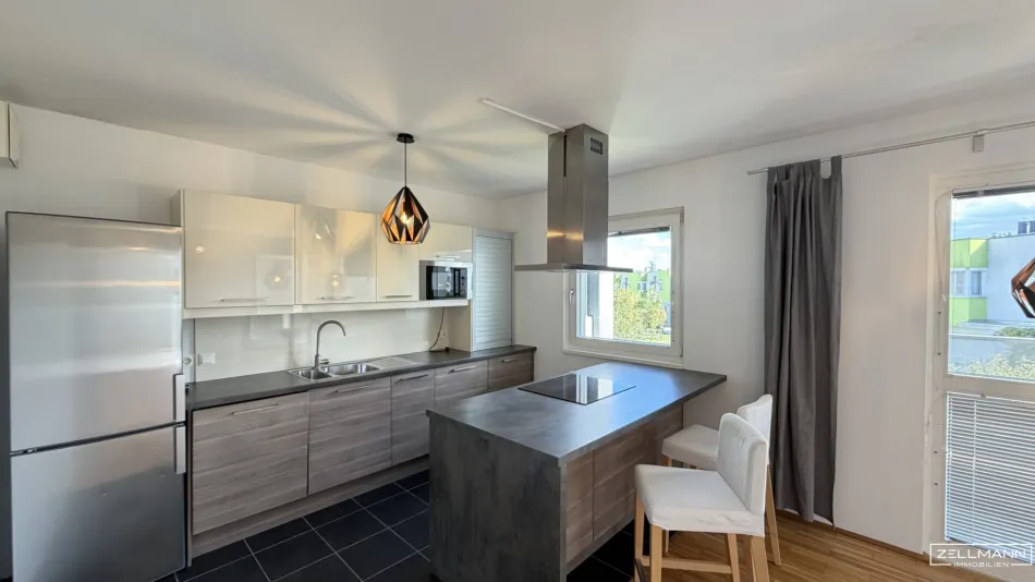 RUHIG WOHNEN. ENTSPANNT LEBEN. – 3 ZIMMER MIT BALKON & POOL | ZELLMANN IMMOBILIEN - Titelbild