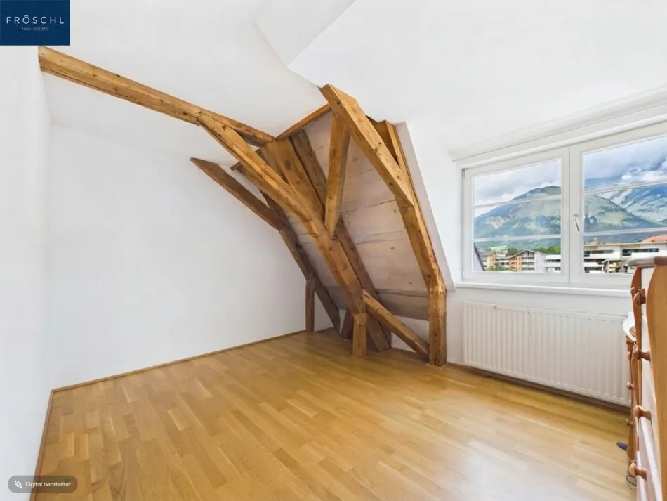 Blick vom Wohnzimmer in den Küchenbereich