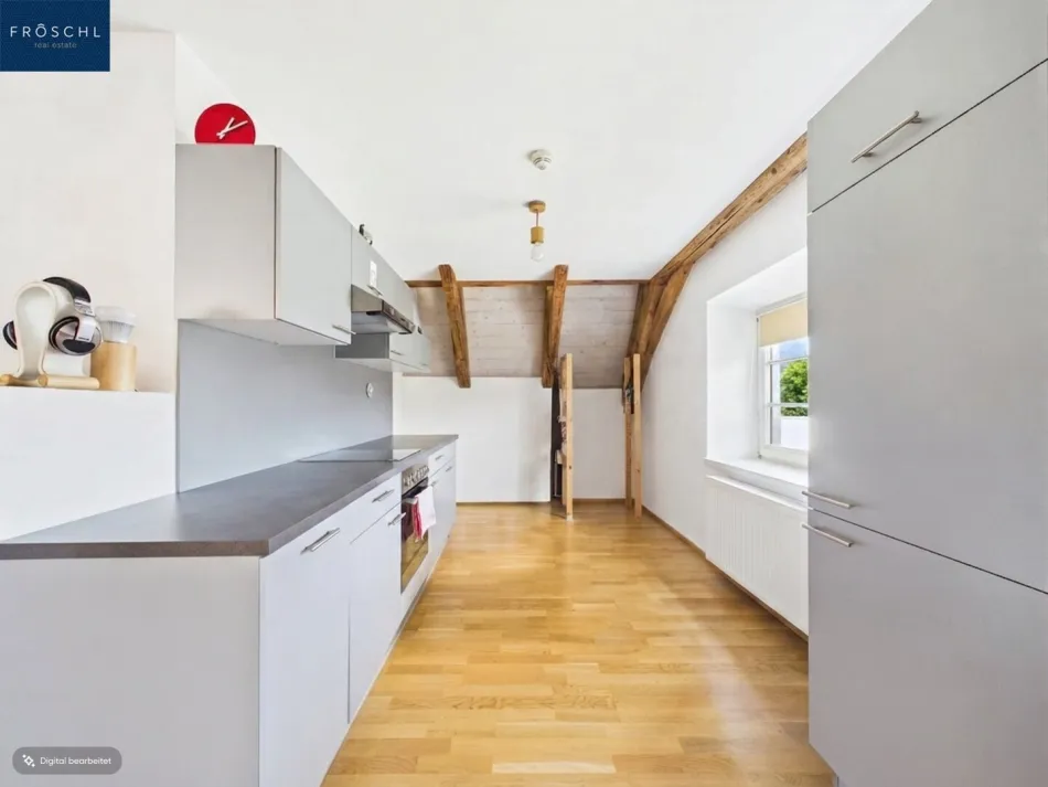 Blick vom Wohnzimmer in den Küchenbereich
