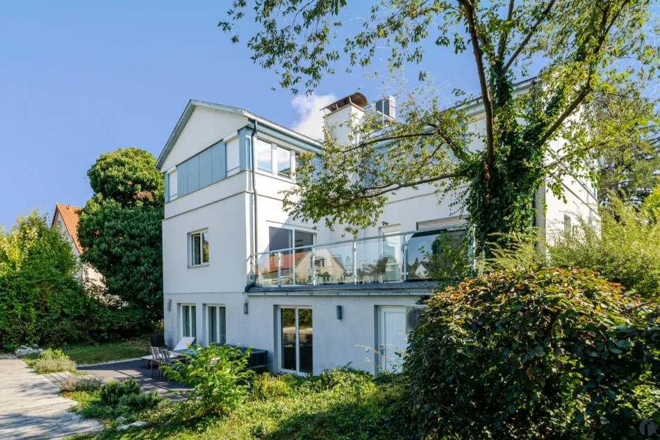 Privates Refugium mit Design-Pool
