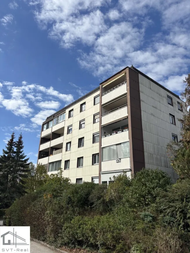 Helle 4-Zimmer-Wohnung in Wels mit Loggia und Garage - Titelbild