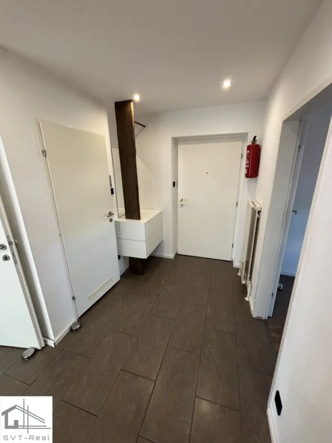 Helle 4-Zimmer-Wohnung in Wels mit Loggia und Garage - Bild