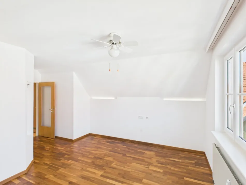 Dachgeschoss-Traum in 1220 Wien: 4 Zimmer, 2 Terrassen, Garage, 115m²! - Titelbild