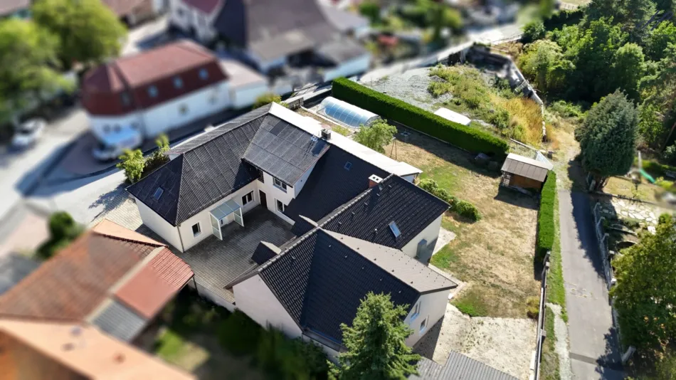 Wohnen & Investieren in Bernstein – 5 Wohneinheiten auf ca. 350 m² mit Pool und Aussicht - Bild