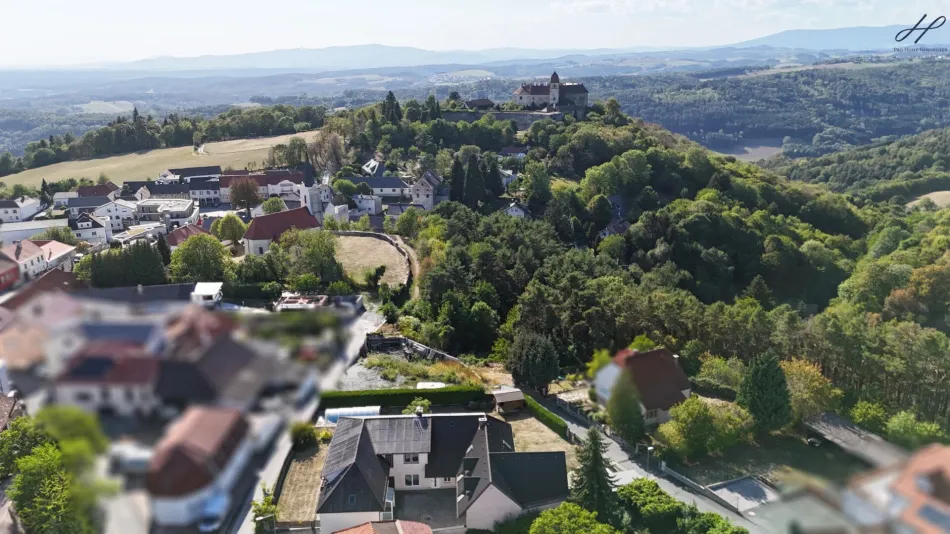 Wohnen & Investieren in Bernstein – 5 Wohneinheiten auf ca. 350 m² mit Pool und Aussicht - Bild