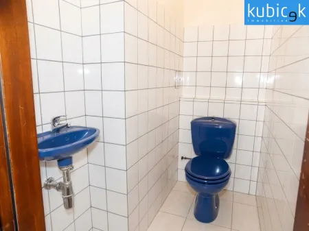 WC mit Waschbecken