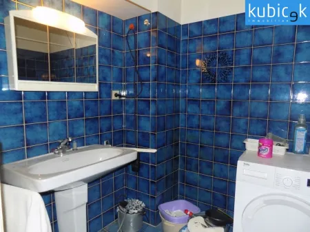 Badezimmer mit Waschmaschinenanschluss