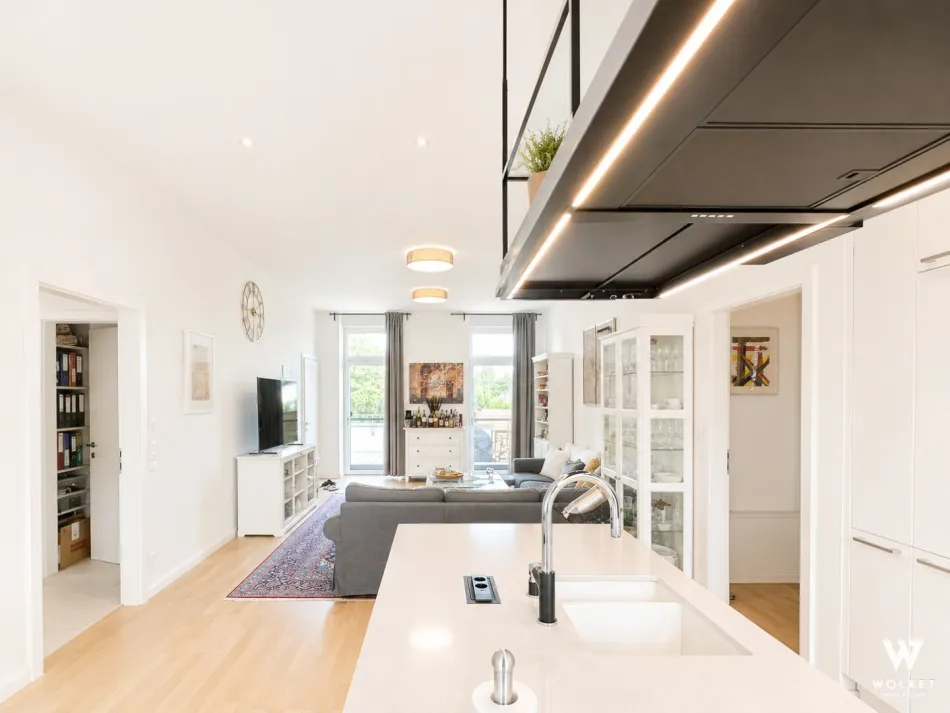 Exklusive 4-Zimmerwohnung im Altbaustil: Große Ost-Terrasse | Vollsaniert & Neuwertig | Klimatisiert | Hochwertig möbliert - Bild