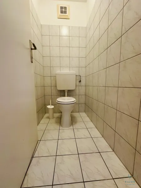 separate Toilette